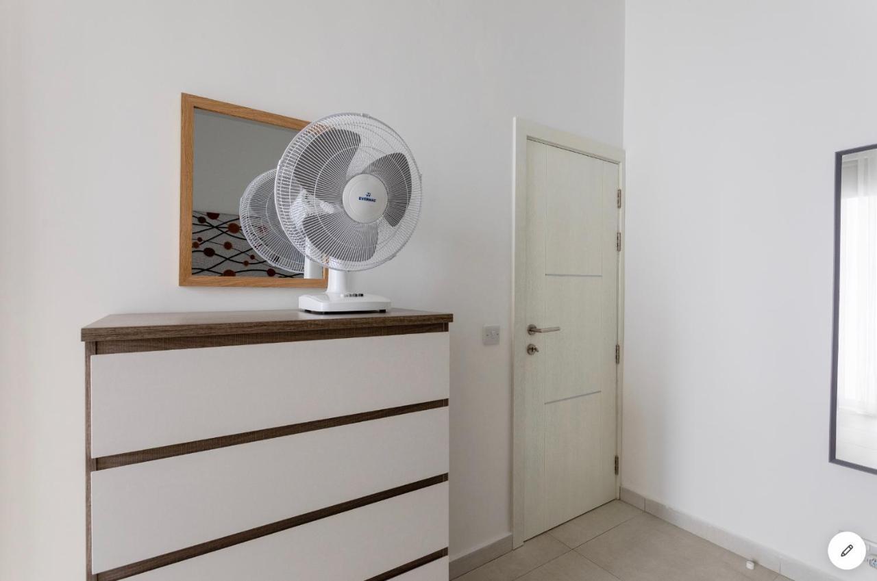 Sea View Apartment *