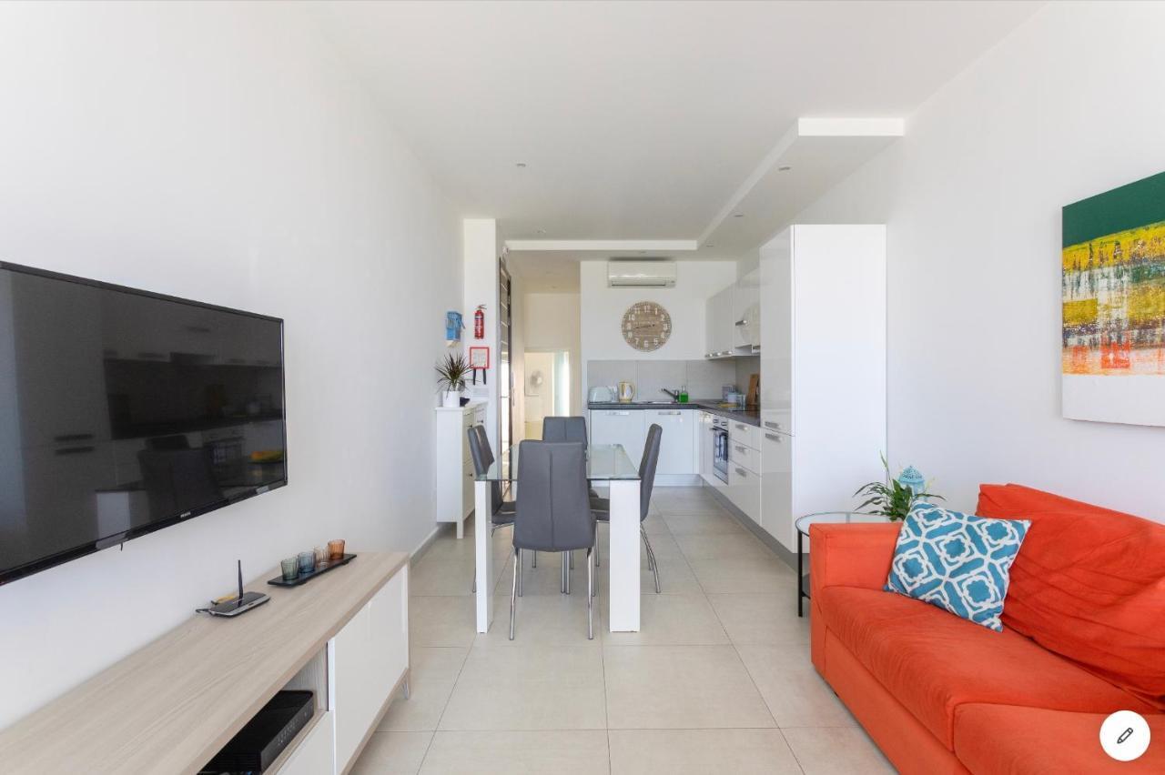 Sea View Apartment *