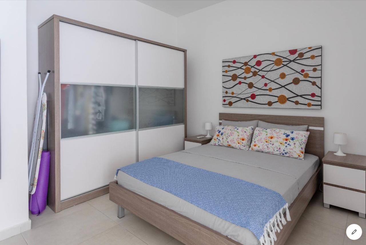 Sea View Apartment *