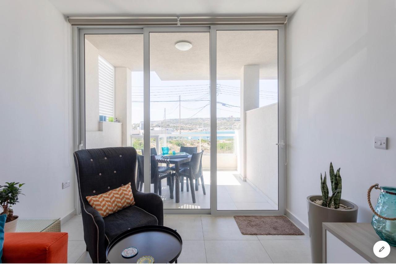 Sea View Apartment *